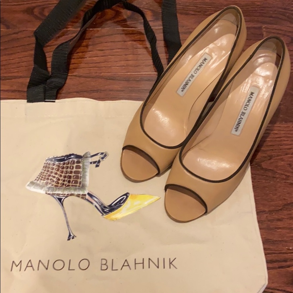 MANOLO BLAHNIK ‘Canazza’ Peep Toe Pumps